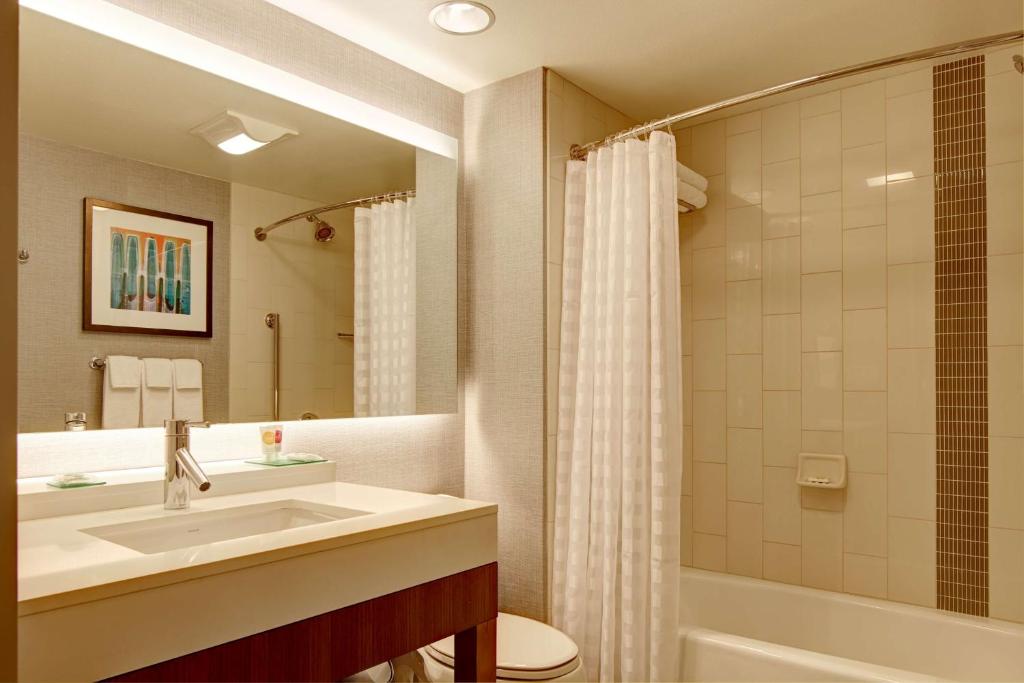 Hyatt Place Manati Puerto Nuevo Beach Vega Baja Bathroom